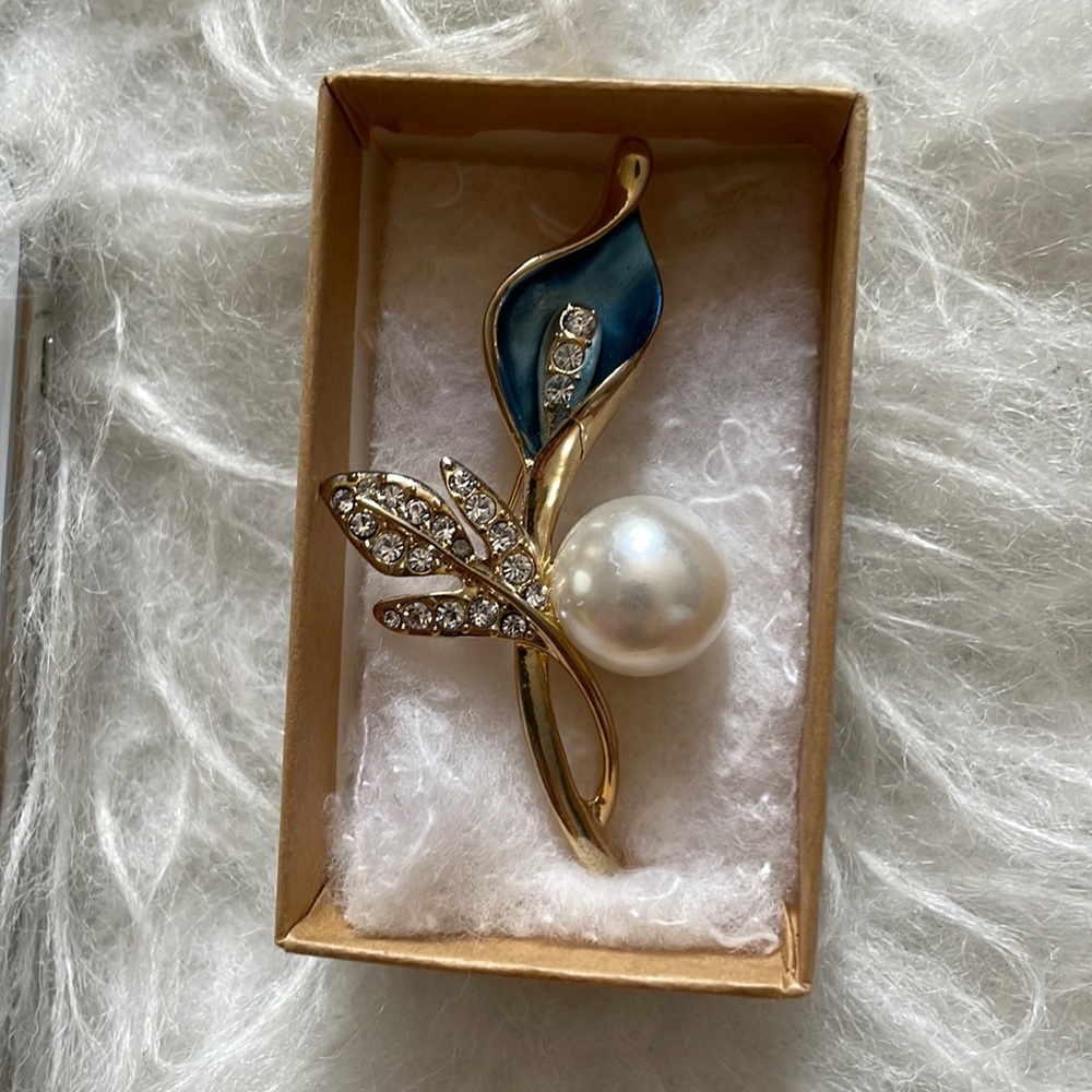 Blue Flower w/ Pearl Brooch